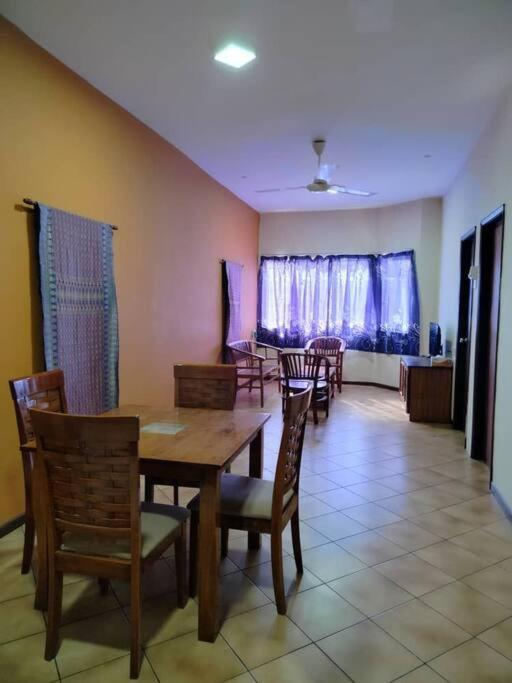 Homestay Elina - Cheap And Cosy بورت ديكسون المظهر الخارجي الصورة